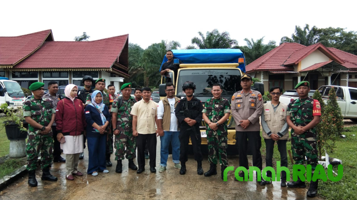 Pastikan Logistik Pemilu Aman, Danramil 09/Singingi Kawal Pendistribusian Logistik Pemilu 2024