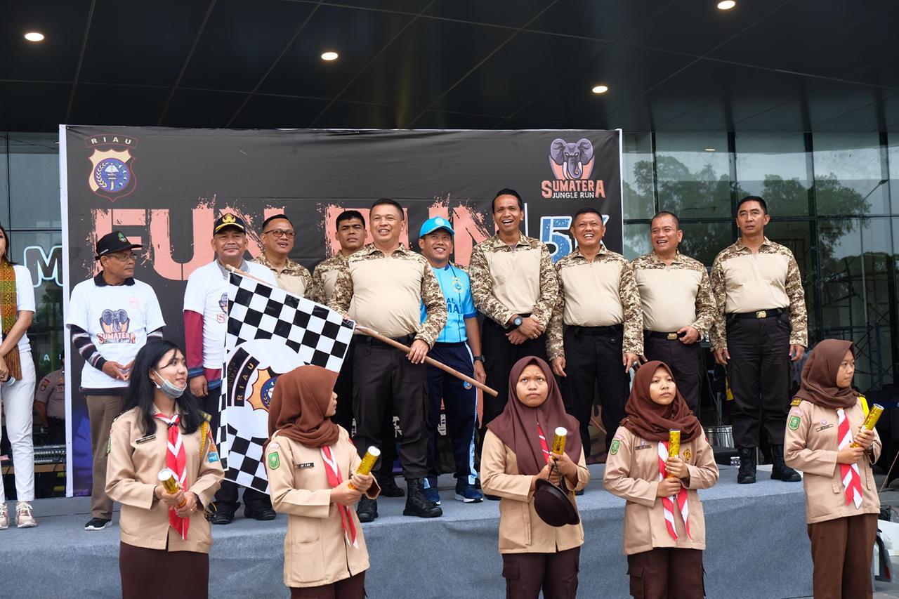 Kapolda Riau lepas peserta Lomba lari Fun Run di Kota Dumai