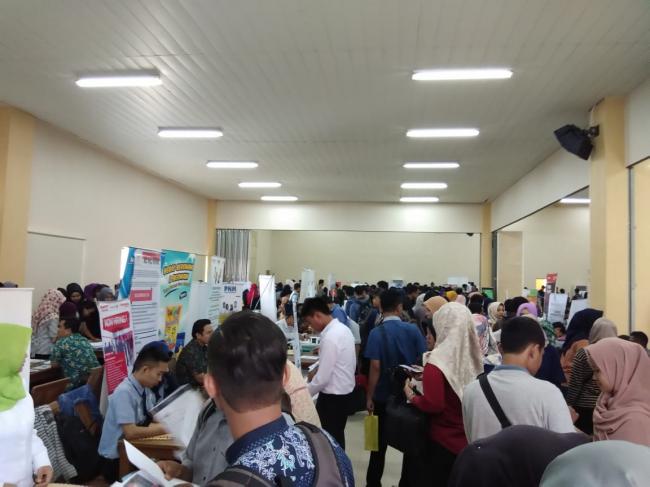 Woww... Ribuan Pencaker Padati job Fair 2018
