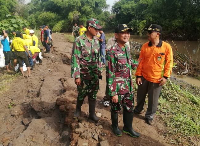 Banjir Terjang Madiun, Danrem 081/DSJ Tinjau Posko Pengungsian
