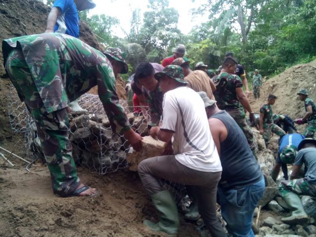Kegotongroyongan yang Masih Tertanam Hingga Kini Sukseskan TMMD 104 Donggala