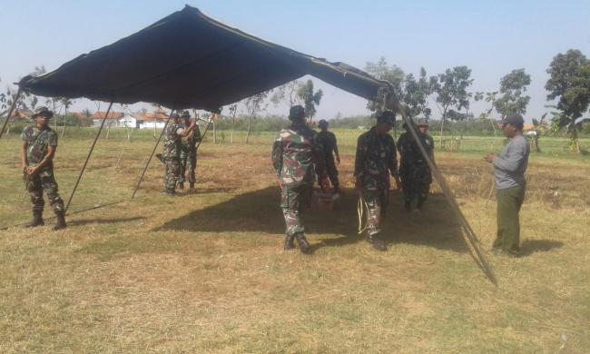 Lihatlah Ketika TNI Pasang Scaffolding Dan Tenda, Lucu