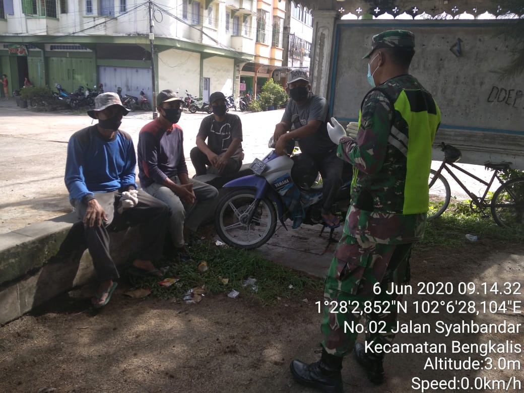 Babinsa Koramil 01 Bengkalis Himbau Warga Untuk Disiplin