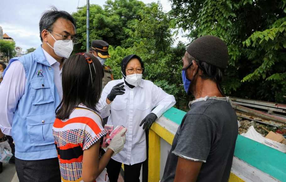 Duhh... Rajin Blusukan, Risma dilaporkan dengan tuduhan Rekayasa pertemuan dengan Gelandangan