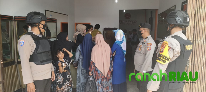 Polsek Tambang Berikan Kenyamanan Kepada Masyarakat di Sejumlah Tempat Keramaian