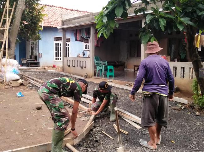Warga-Satgas Pasang Bagesting, Jalan Nurul Falah Sip Dicor
