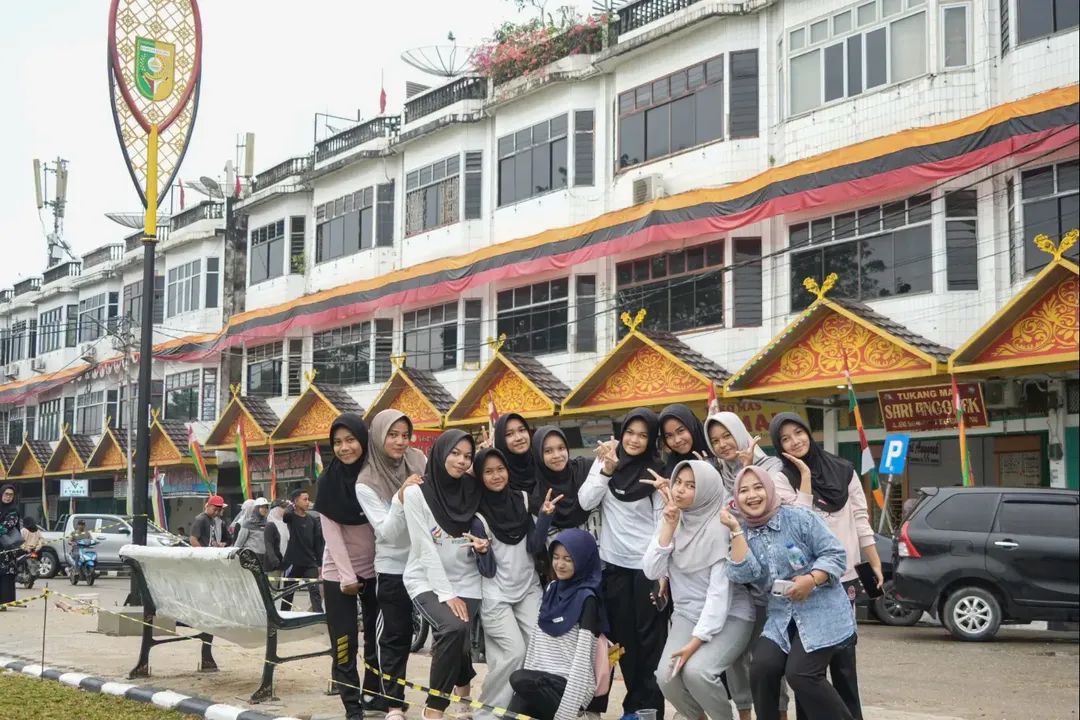 Ramai Pengunjung Mengabadikan Momen, Ternyata Desain Arena MTQ Riau ke-44 Memang Diterima Masyarakat