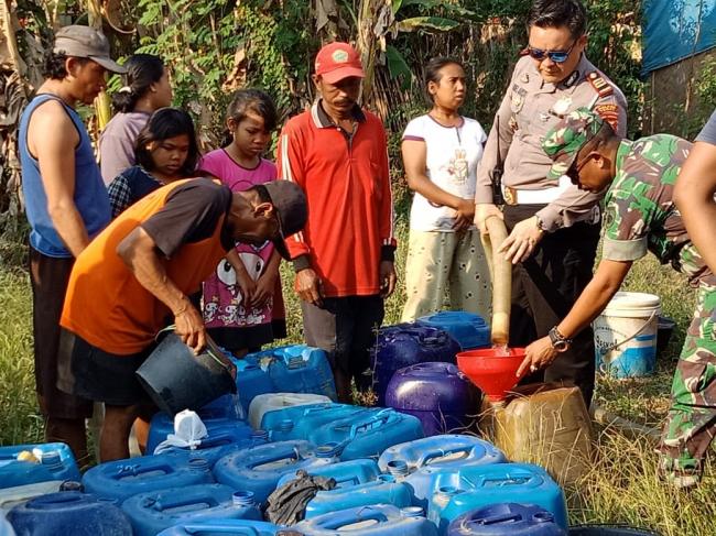 Jurigen Mengular Dalam Pembagian Air Bersih