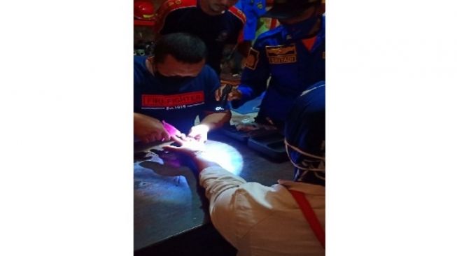 Tengah Malam Datangi Damkar, Wanita ini ternyata Minta tolong Lepaskan Cincin