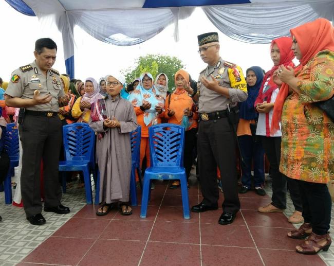 Polresta Pekanbaru Sambangi Petugas Kebersihan dan Gelar Pengobatan Medis