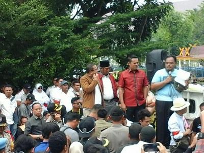 Ini Tuntutan Driver Online Saat Aksi Di DPRD Riau...