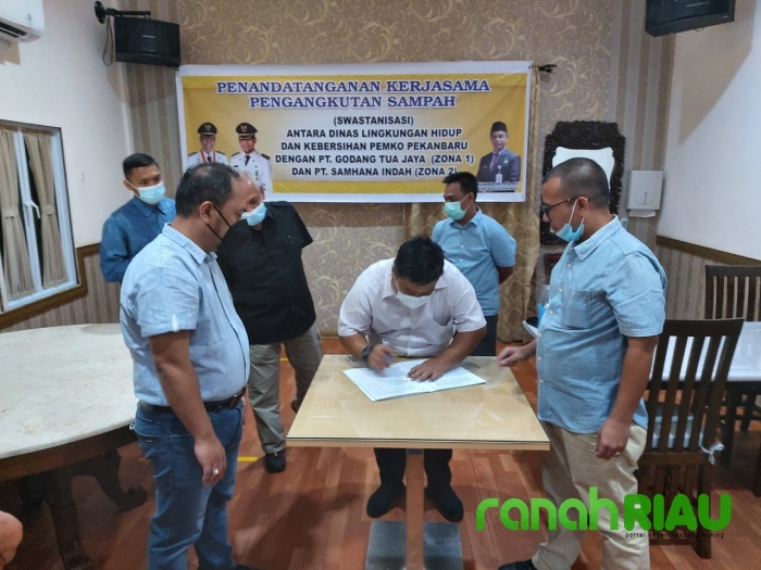 Hadiri Tandatangan Kontrak Pengangkutan Sampah, Sekda minta Mitra Kerja Maksimal