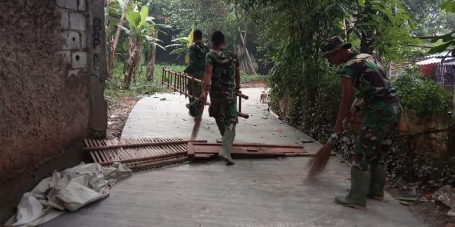 Satgas Lakukan Perawatan Ruas Jalan Yang Usai Dicor