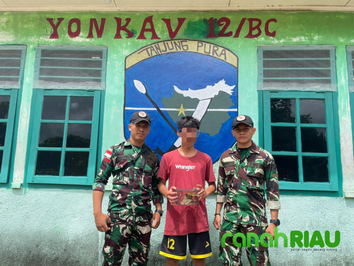 Penyerahan Sukarela Hewan Tarsius kepada Satgas Pamtas RI-Malaysia Yonkav 12/BC