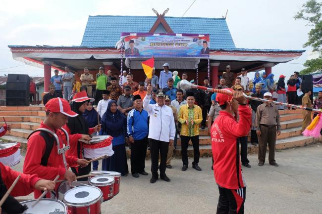 Bupati Inhil Buka Serangkaian Lomba Olahraga Dan Seni Tingkat SMP Se-Inhil Utara
