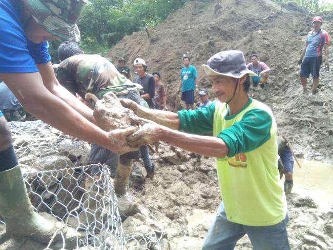 Sentuh Hati Warga Desa Bobo TMMD 104 Dinilai Luar Biasa