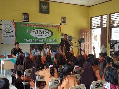  Kerennn Nih... Lembaga Kejaksaan Berikan Edukasi Ke Sekolah Dasar