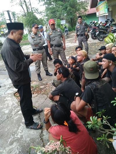 Ketua Granat Inhil, Mendatangi Sekelompok Anak Punk Yang di Amankan Satpol PP