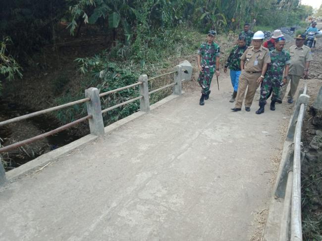 Dandim Cek Jalan Dan Jembatan Program TMMD Reg 105