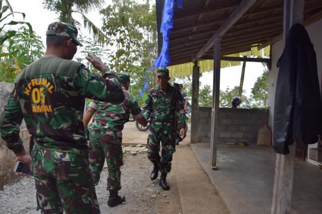  Masjid Di Rehab, Warga Ibadah Di Teras Samping