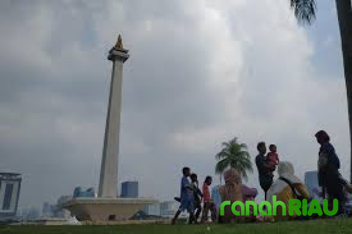 Pilih berkunjung ke Monas, Para Pengunjung ini punya Cerita Tersendiri