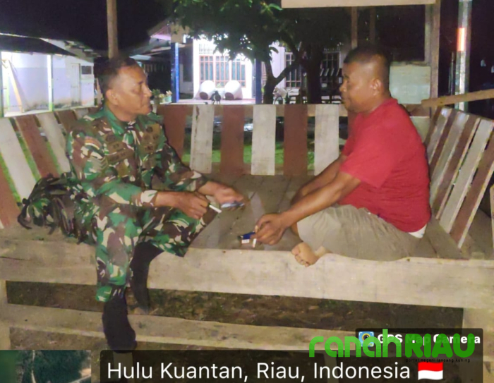 Pastikan Warga Tetap Aman, Babinsa Koramil 08/KM Lakukan Patroli Malam di Desa Binaan