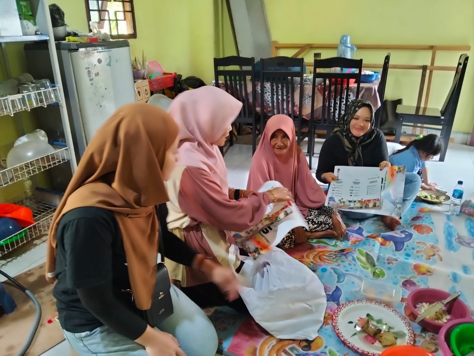 Blusukan door to door ke Rumah Warga, Tim Relawan Mawar Berduri Ajak Pilih KBS