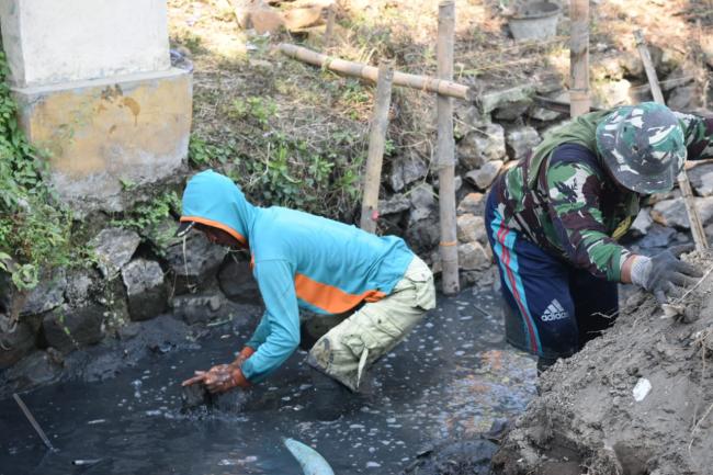 Dandim 0821/Lumajang sebagai Komandan Upacara penutupan TMMD Ke 104 Kodim 0824/Jember