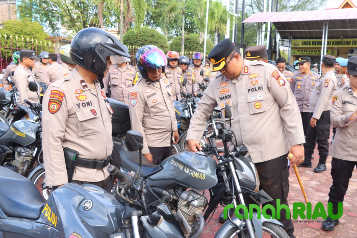 Kapolres Dumai didampingi Waka Polres Lakukan Pengecekan Mobil dinas Ranmor milik Polres dan Polsek