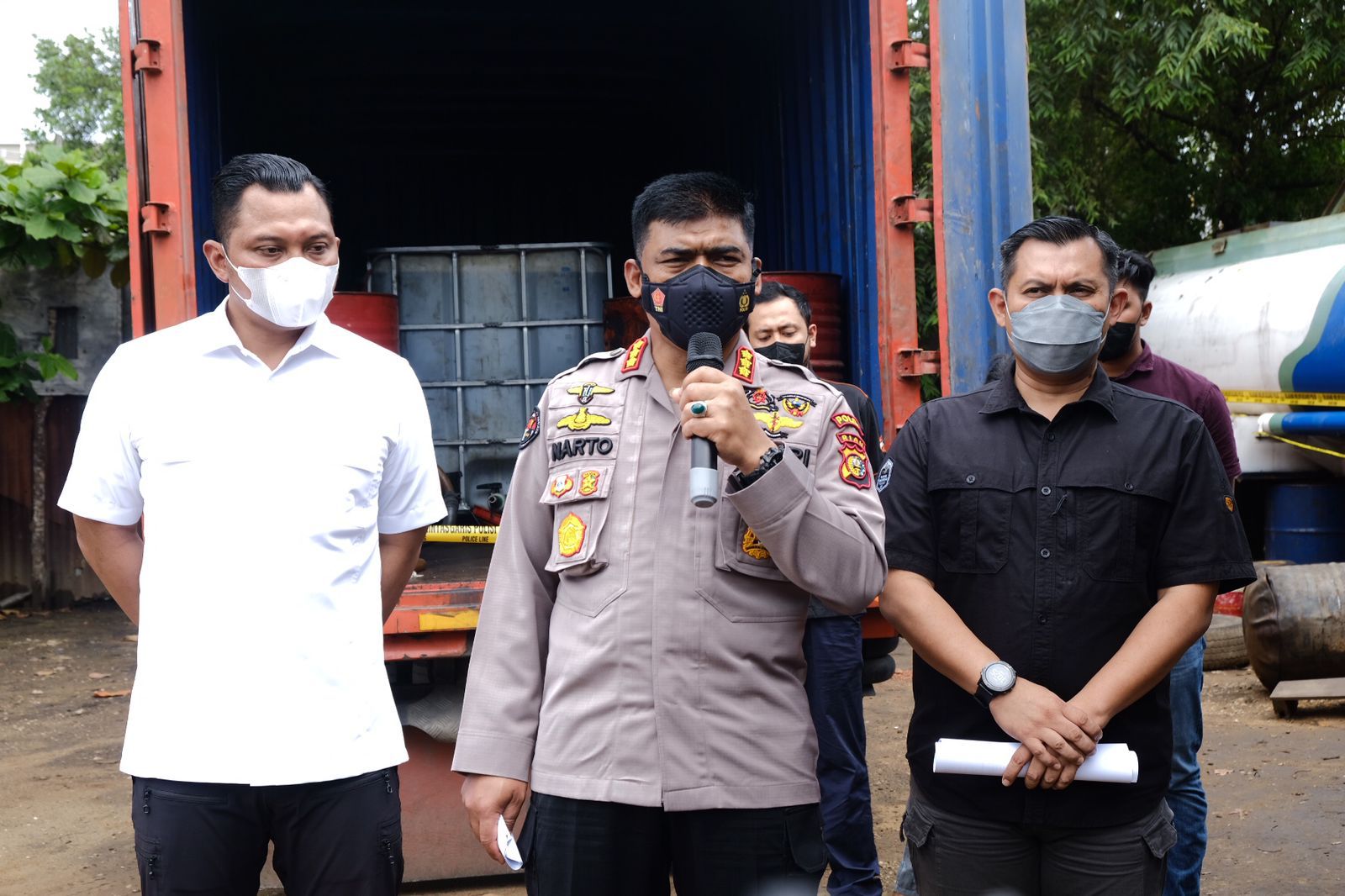 Ditreskrimsus Polda Riau Amankan 1 Pelaku dan Sita 30 Ribu Liter BBM Dioplos Siap Jual