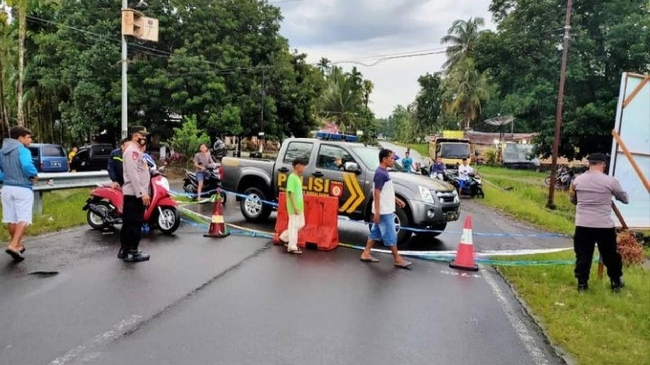 Amblass.... Jalur Padang Bukittinggi via Malalak ditutup untuk semua Kendaraan