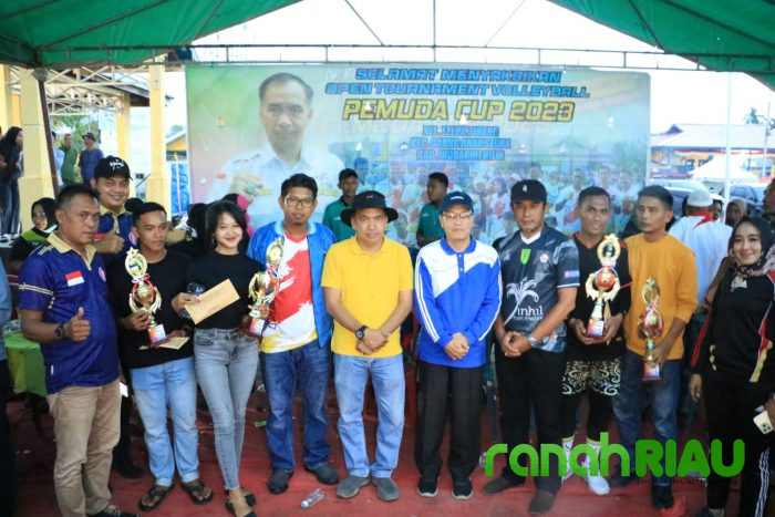Ketua DPRD Inhil Tutup Turnamen Volleyball di Kecamatan GAS