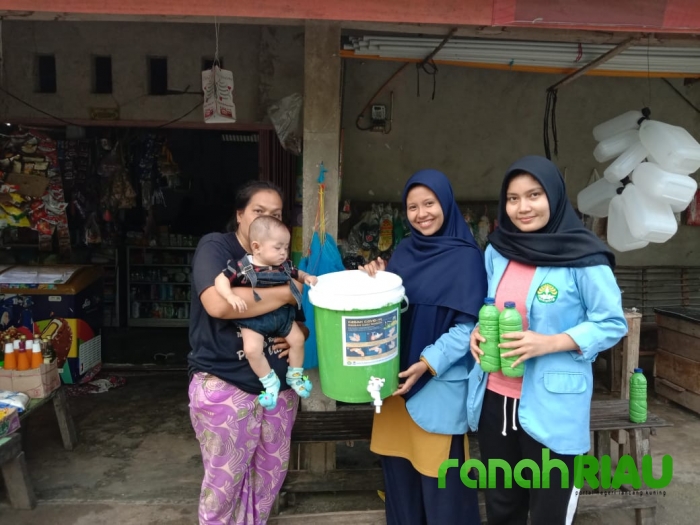 Kukerta Relawan UNRI distribusikan 20 Titik Tempat cuci tangan di Hulu Kuantan