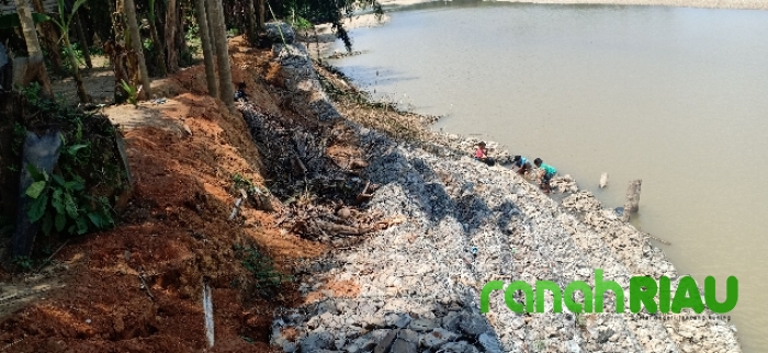 Tiga Kali Dibangun Ditempat Yang Sama, Bronjong Di Desa Pulau Banjar Kari Kembali Ambruk.