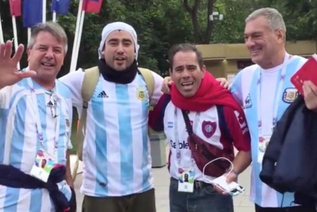 Suporter Berbagai Negara Unjuk Kreativitas di Luzhniki