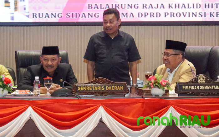 Sekda Kepri sampaikan Pandangan dalam Rapat Paripurna DPRD Provinsi