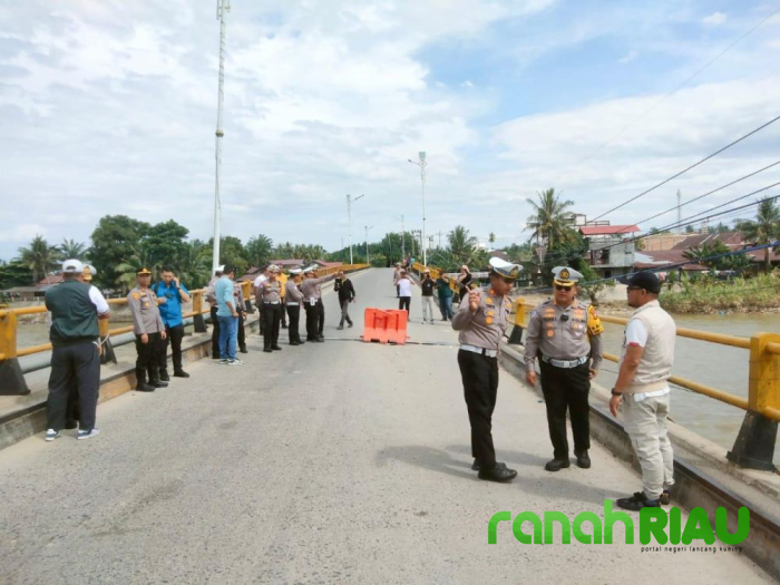 Tinjau Kondisi Jembatan Sei Rokan, Dirlantas Polda Riau himbau warga gunakan Jalur Alternatif