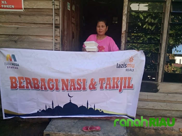 LAZISMU Riau salurkan 100 paket makanan di Kelurahan Air Dingin