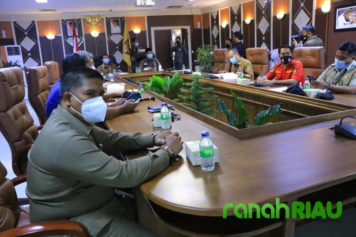 Walikota bersama Pejabat Pemko ikuti Rakor Virtual bersama Presiden Jokowi tentang Karhutla