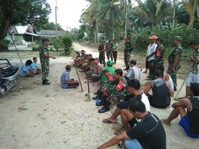 Danramil 09/Singingi Terus Gotong Royong Bersama Masyarakat