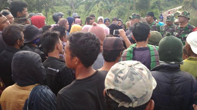 Hentikan Latihan Militer di Gunung Talang