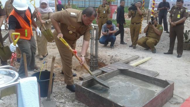 Bupati Yopi Arianto Letakan Batu Pertama Banggunan Gedung Utama RSUD Indrasari Rengat