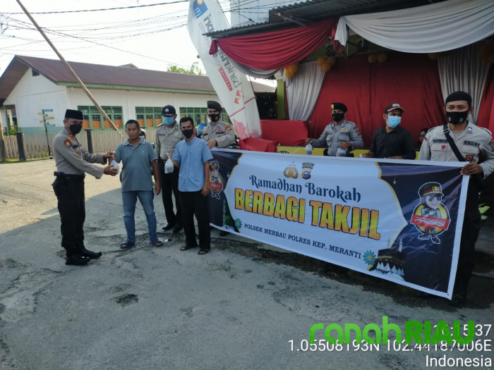 Ramadhan Barokah, Polsek Merbau berbagi ratusan Takjil kepada Masyarakat