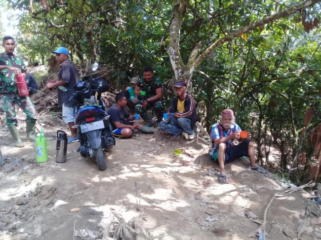 Dibawah Pohon Rindang Kehangatan Terjaga Bersama