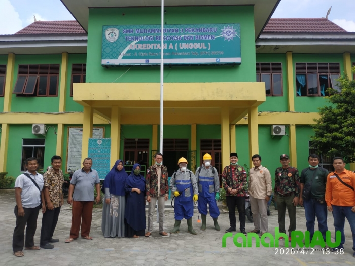 Pemuda Muhammadiyah Riau Gelar Aksi Penyemprotan Disinfektan