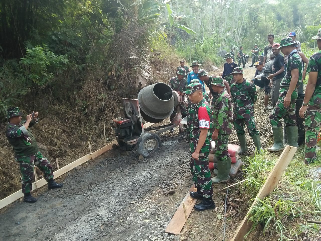 Dansatgas Cek Pengecoran dan Rabat Jalan