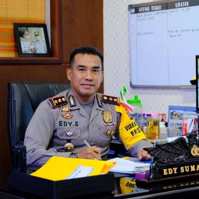 Wakapolresta Pekanbaru Bantu Biaya Kelulusan Anak Panti Asuhan