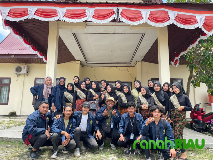 Penutupan KKN UMRI di Gunung Sahilan dimeriahkan oleh pertunjukan tari Kreasi bertema Kerajaan