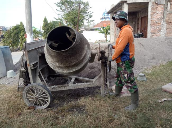 "Bergulat" Dengan Teriknya Matahari di Lokasi TMMD 