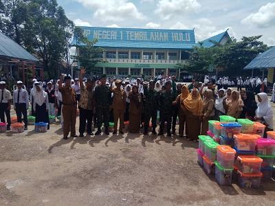 Kodim 0314/Inhil Berikan Bantuan 30 SAK Semen Untuk Musholah